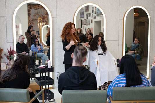 Briefing DEMO-Model - The Art of Curls Academy